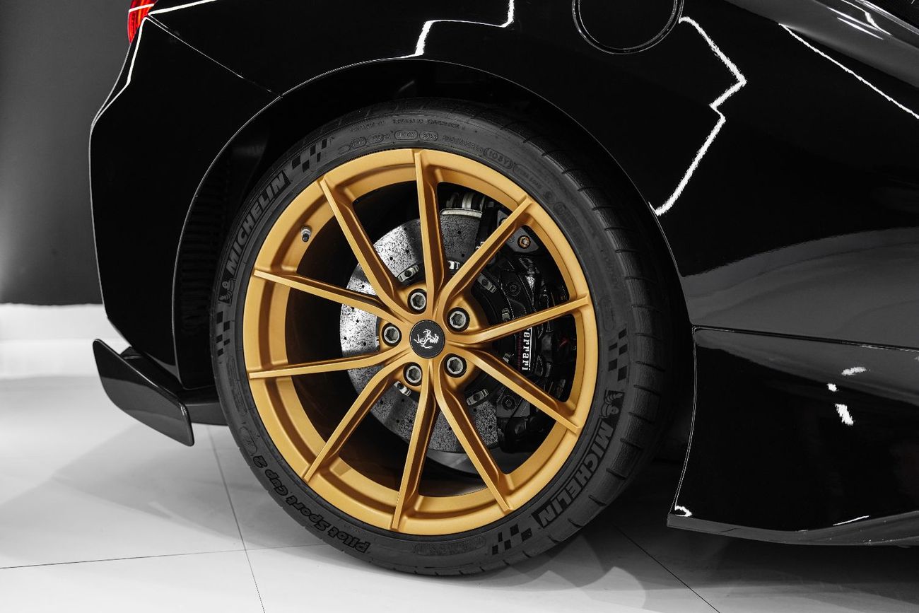 Ferrari 488 Pista Carbon Fiber Package, Novitec Exhaust System, GCC Spec!!