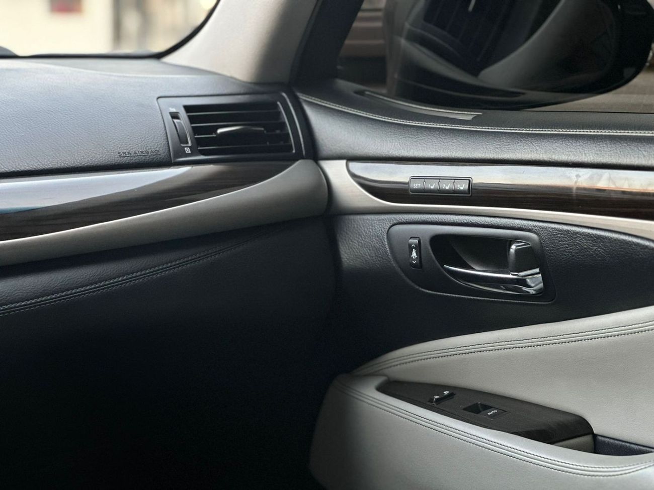 Lexus LS460 Premier SWB