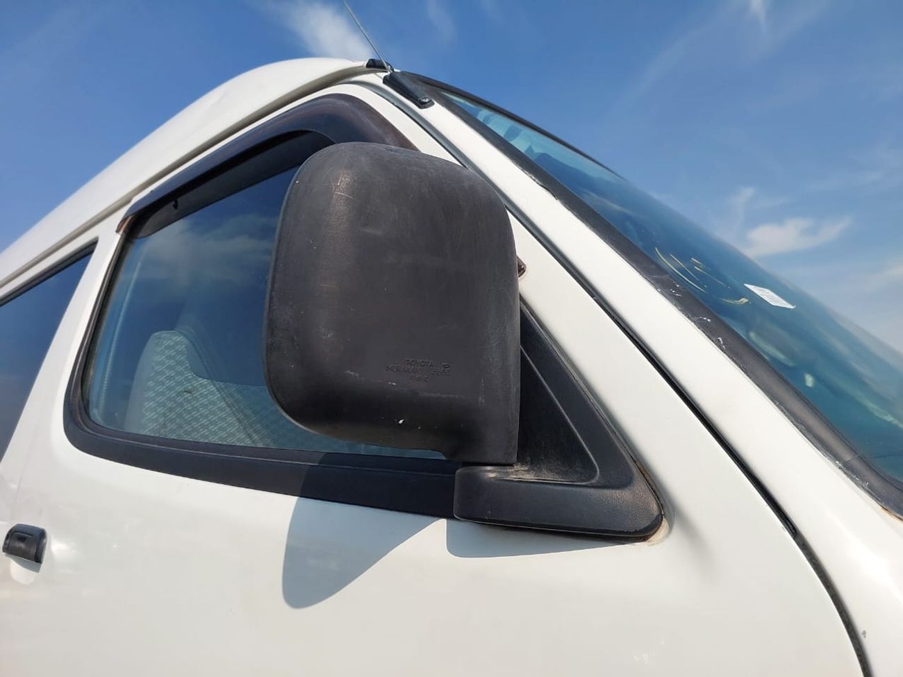 Toyota Hiace TOYOTA HIACE VAN RHD 2002 MODEL 2.0 L PETROL MANUAL(PM05893)