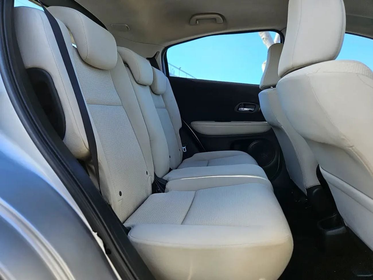 هوندا HRV EX GCC Specs Mid Option Premium Condition Low KM Perfect Compact SUV