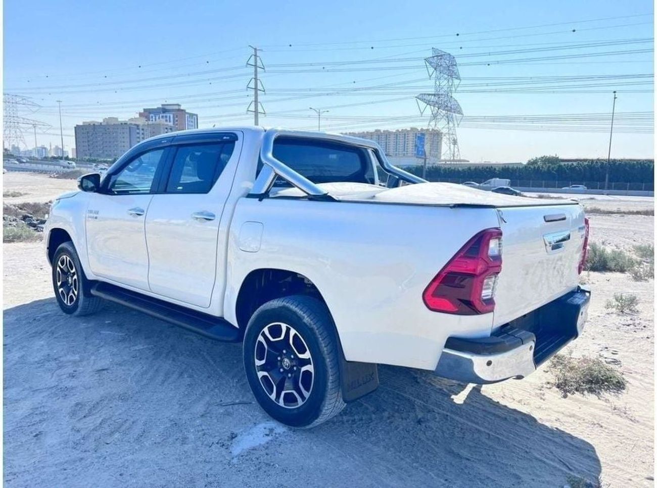 تويوتا هيلوكس diesel 2.8 liter automatic gear right hand with back camera push start