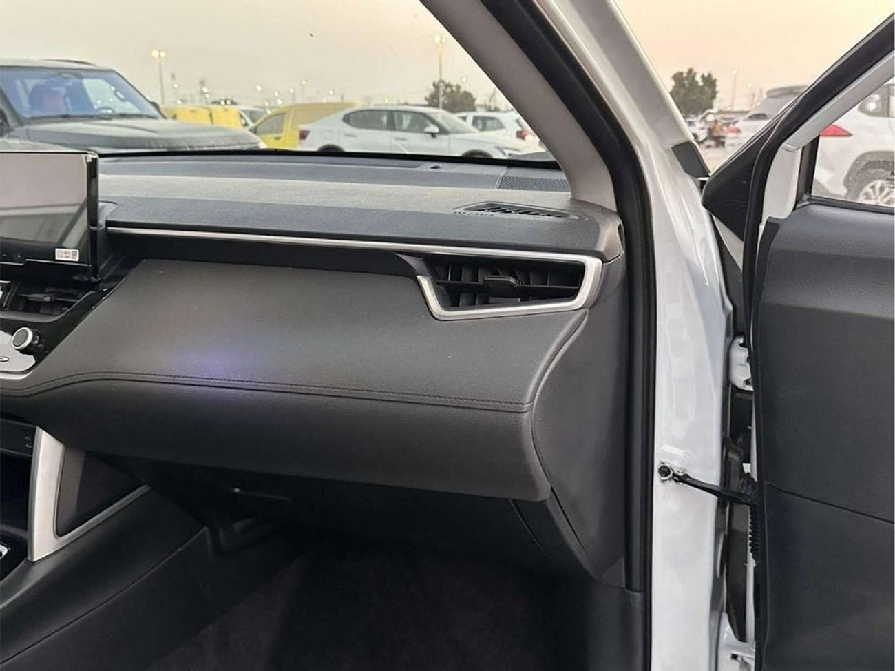 Toyota Corolla Cross 2.0L (HEV) FRONT WHEEL DRIVE 5 SEATS 5 DOOR