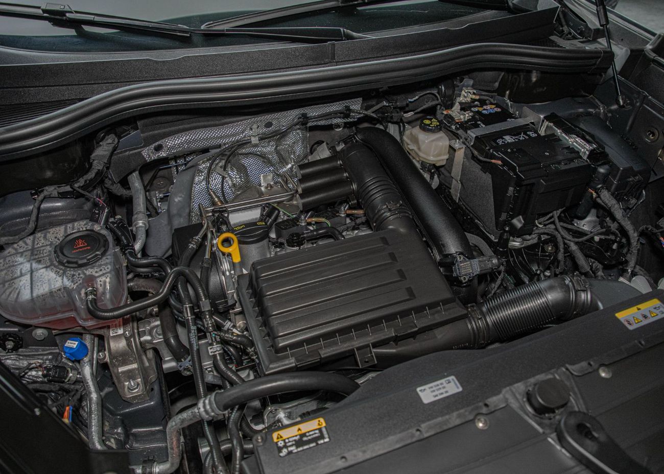 Volkswagen Tiguan R-Line 2.0L 2,195x60 • 20% DP • 2025 Volkswagen Tiguan R-Line Black Edition • VW Warranty + Service 