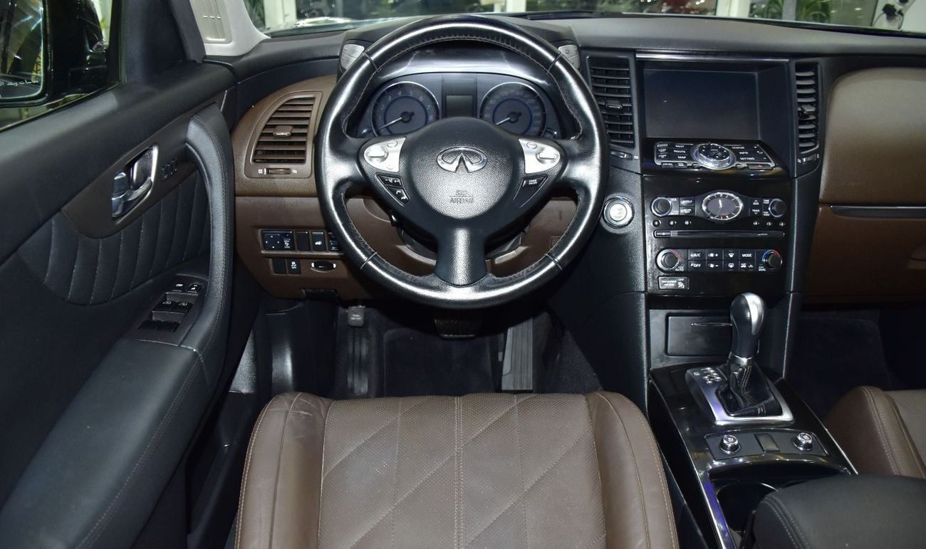 إنفينيتي QX70 LUXURY EXCELLENT DEAL for our Infiniti QX70 ( 2020 Model ) in Silver Color GCC Specs