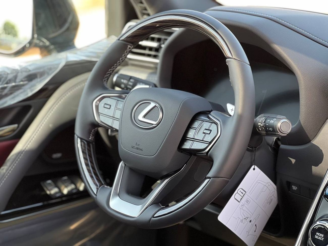 Lexus LX 600 3.5L URBAN PTR A/T // 2025 // FULL OPTION WITH RADAR , HEADUP DISP , MARK LEVINSON // SPECIAL OFFER