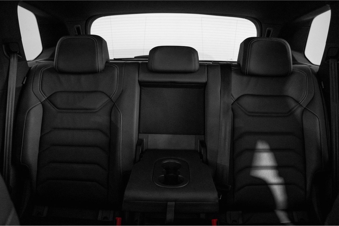 Volkswagen Touareg R-Line 3.0L AWD 2022 Volkswagen Touareg R-Line / Agency Warranty