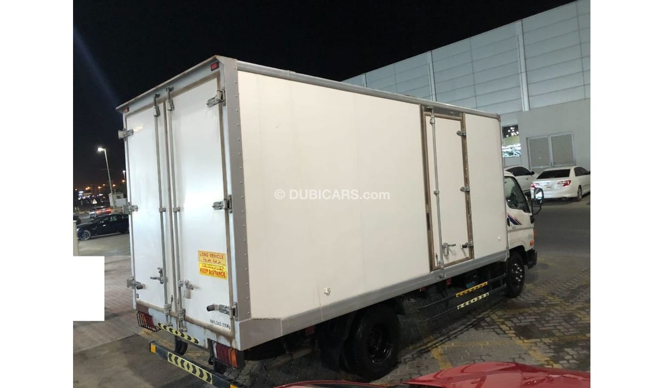 Hyundai HD 72 ثلاجة