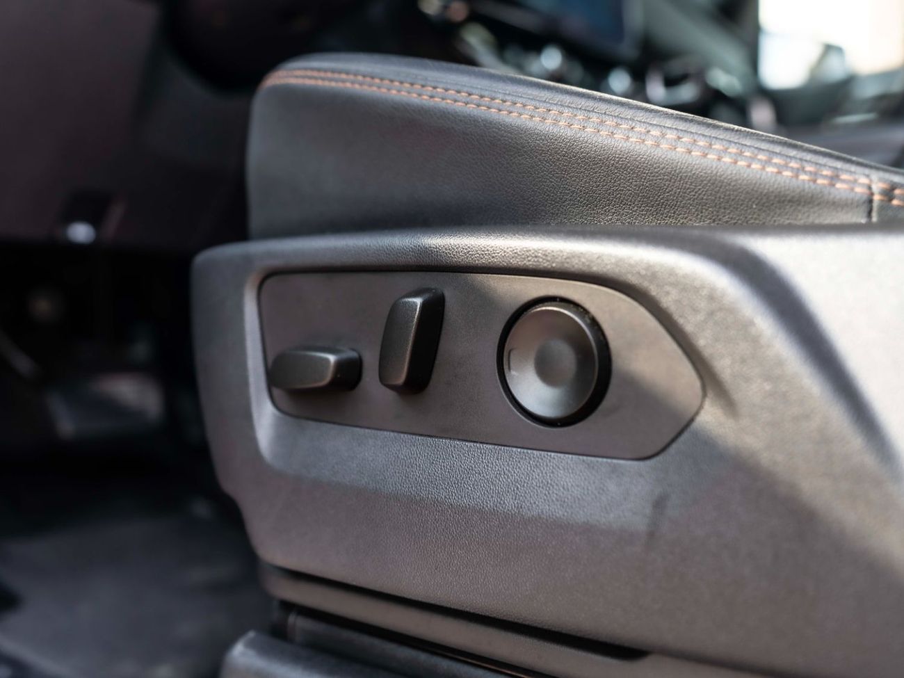 جي أم سي سييرا 5.3L V8 AT4 Regular Cab (AWD)