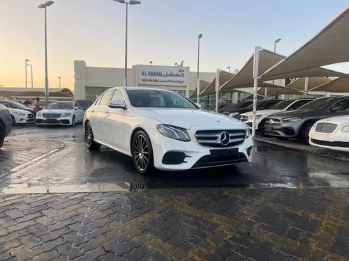 Mercedes-Benz E200 Mercedes E 200 Gulf 2017 in excellent condition, fully equipped