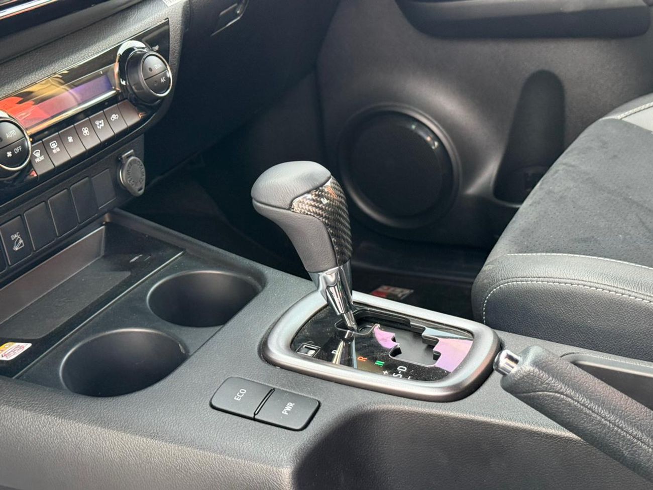 تويوتا هيلوكس 2.8L A/T (Rally Edition)