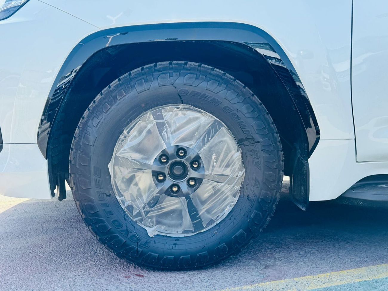 لكزس LX 600 LX600 SIGNATURE 3.5L PTR GCC A/T F/O WHITE 2025