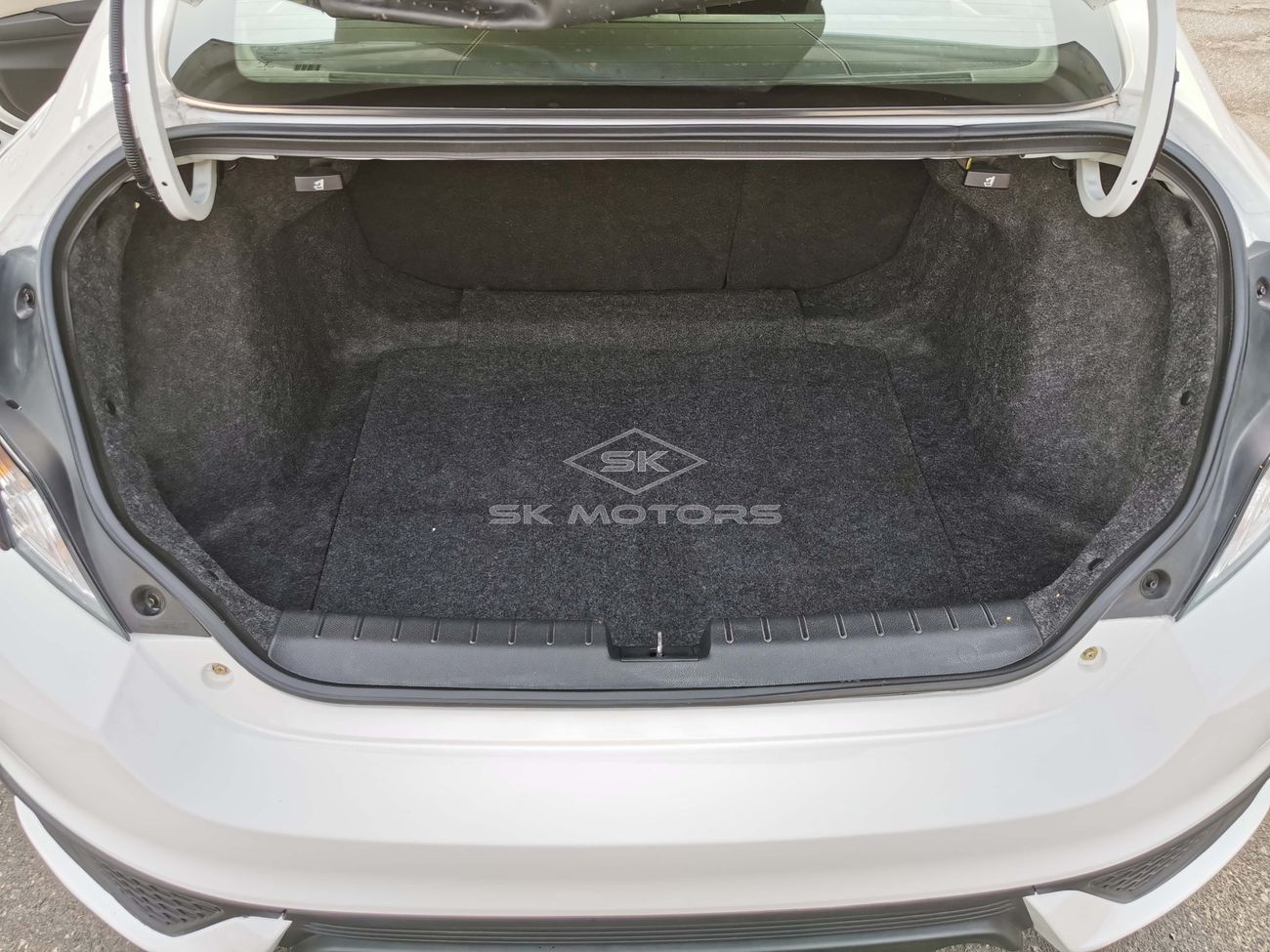 Honda Civic 2.0L, 16" Rims, DRL LED Headlights, ECON Mode, Tyre Pressure Switch, DVD, Bluetooth (LOT # 4776)