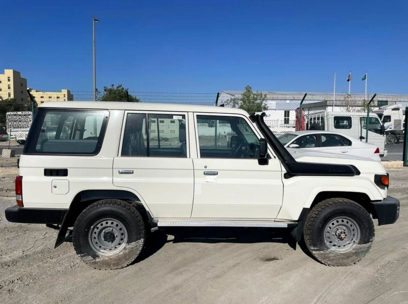 تويوتا لاند كروزر 70 Land Cruiser Hard Top LC76 HARD 2025