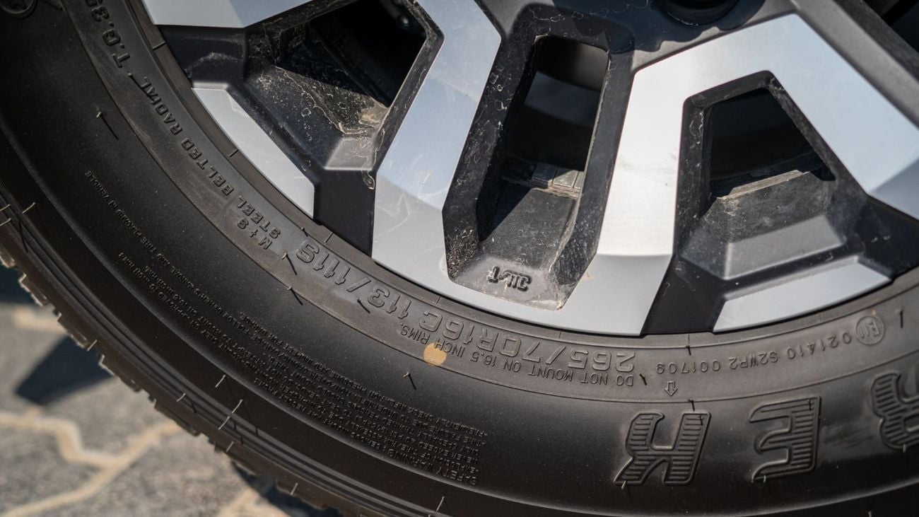 Toyota Land Cruiser 70 76 2.8L Turbo-Diesel AT 2025YM