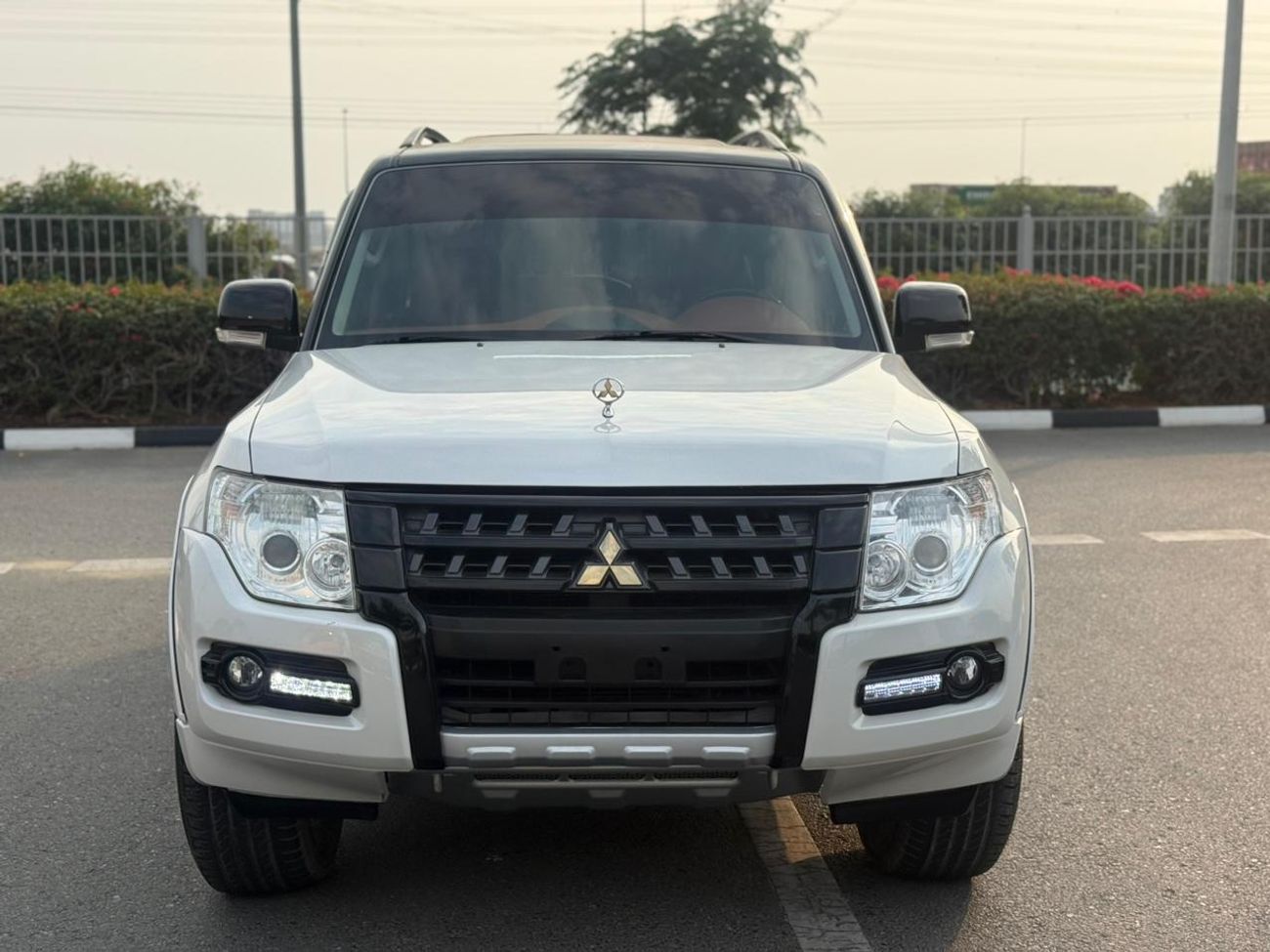 Mitsubishi Pajero SIGNATURE EDITION / SUNROOF / LEATHER SEATS / BLACK EDITION RIMS