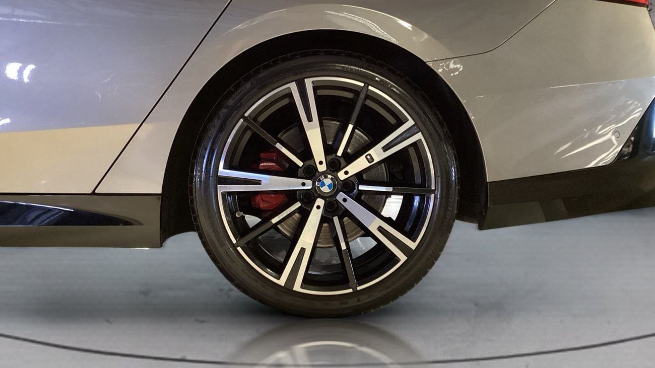 بي أم دبليو 520i M Sport Pro | شامل الضمان | 0 ﺪﻔﻋﺓ ﺃﻮﻟﻯ