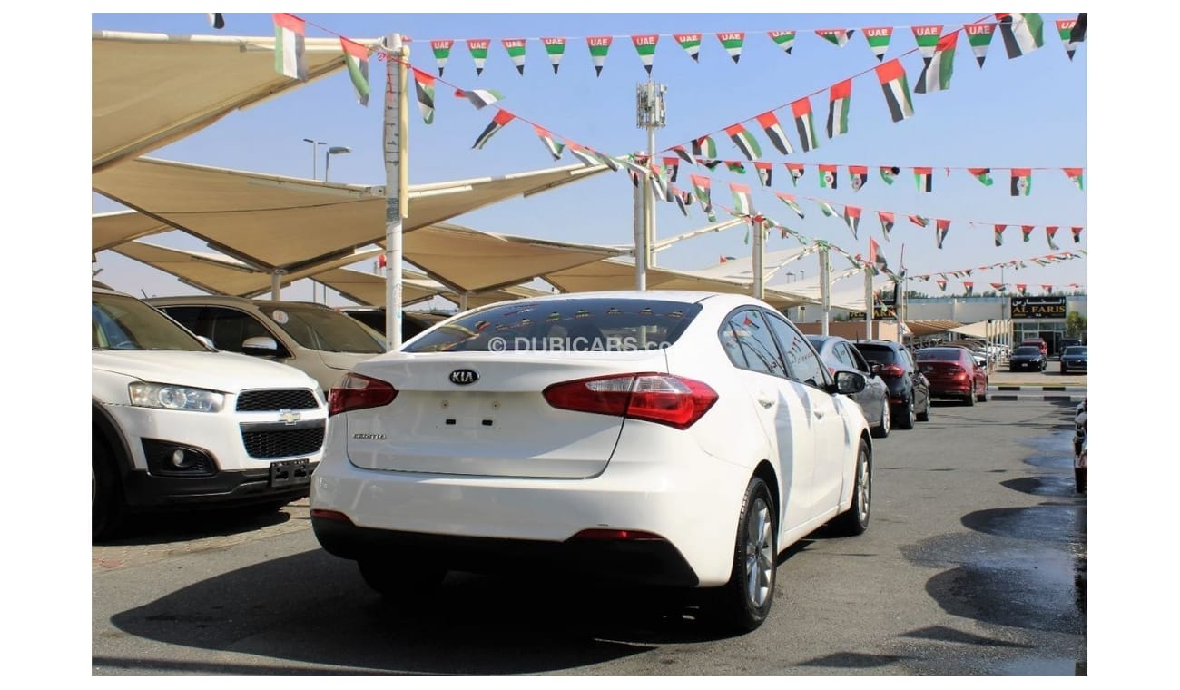 كيا سيراتو EX خالية من الحوادث - خليجي - السيارة بحالة ممتازة من الداخل والخارج - مكينة 1600 سي سي