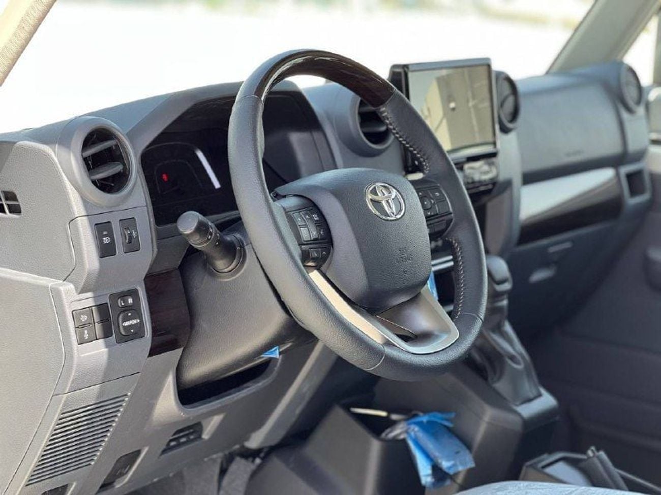 Toyota Land Cruiser 70 LX LC76 2.8L DSL A/T // 2025 // HIGH OPTION WITH RADAR , DIFFLOCK , DVD&BACK CAMERA // SPECIAL OFFER