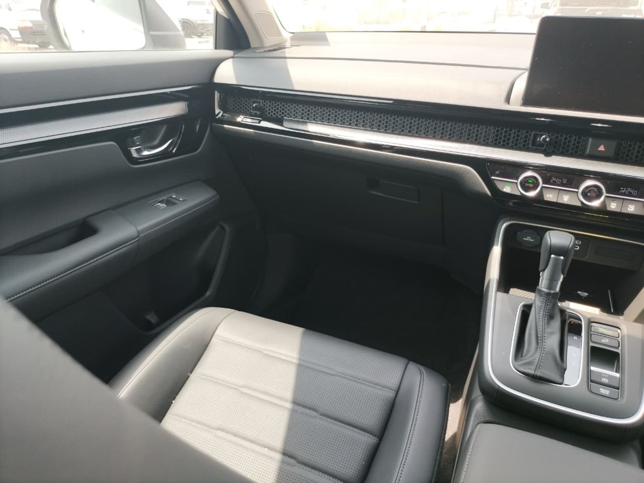 Honda CRV Honda CR-V 2025 white RHD 1.5 Petrol engine 5 seaters