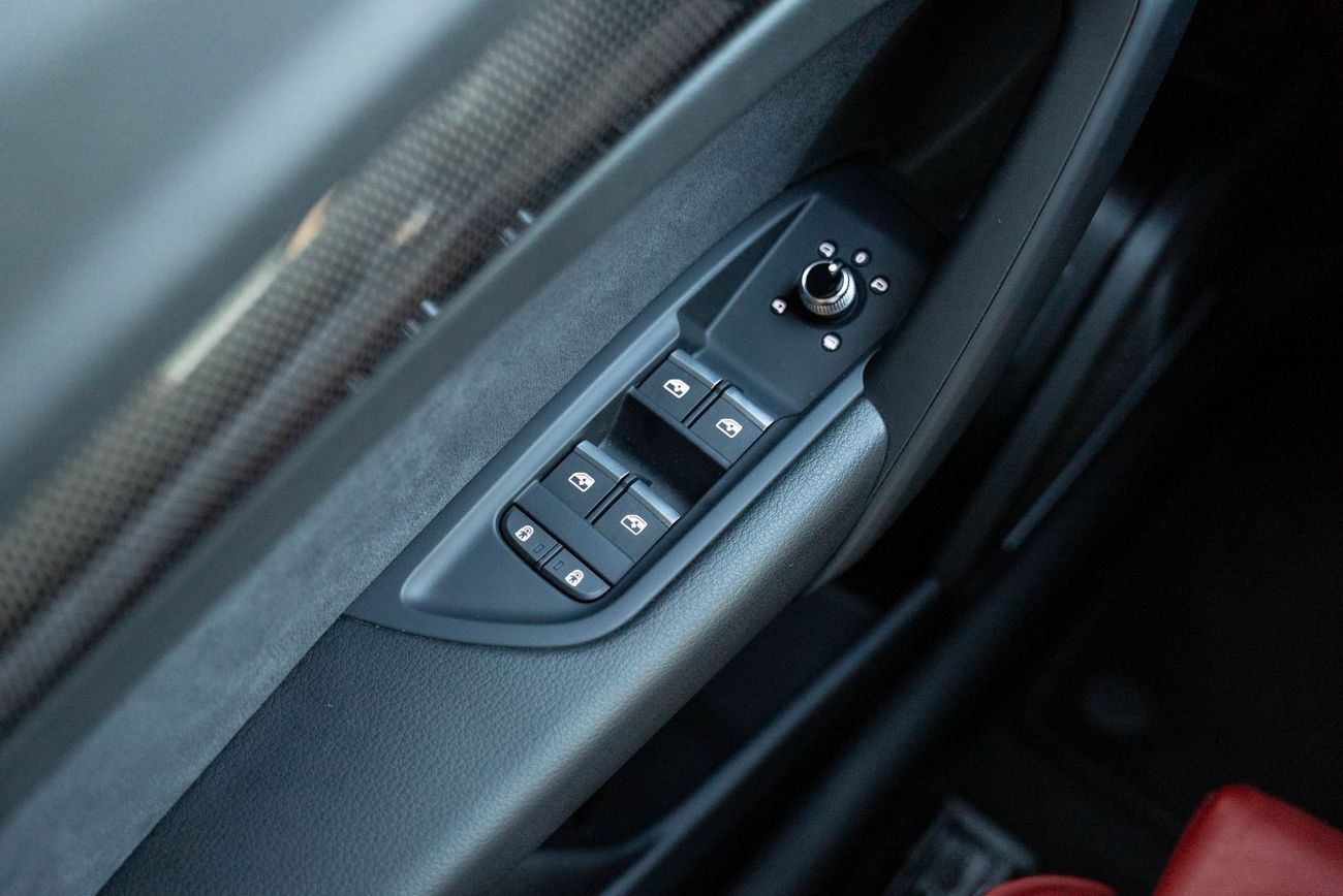 Audi SQ5 TFSI quattro 3.0L (349 HP) Quattro 2024 Agency Warranty Full Service History 3.0L Turbo V6 Low Milea