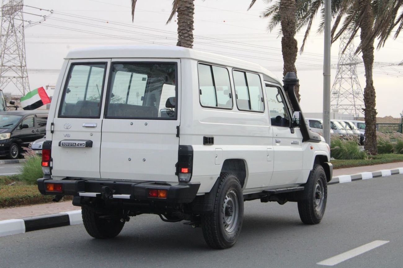 Toyota Land Cruiser 70 TOYOTA LANDCRUISER 78 4.5L V8 DIESEL 9 SEATER TROOP CARRIER MANUAL