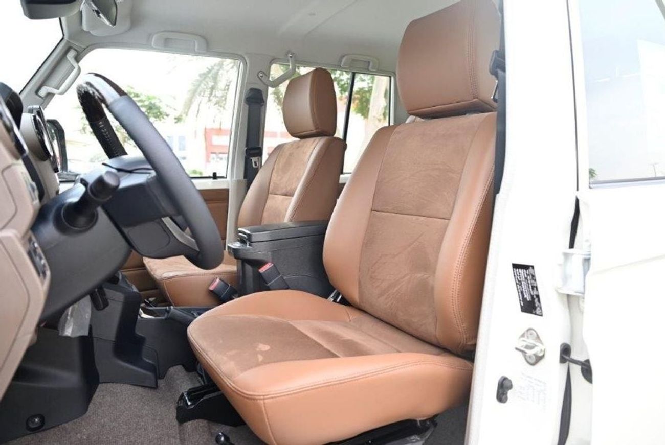 Toyota Land Cruiser 70 SUPER DELUXE V6 4.0L PETROL 5-SEATER 4WD AUTOMATIC - EURO 4