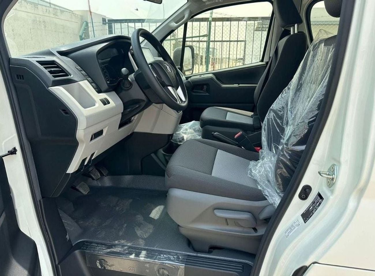 تويوتا هاياس GL TOYOTA HIACE 3.5 PASSENGER MANUAL TRANSMISSION 2025 MODEL
