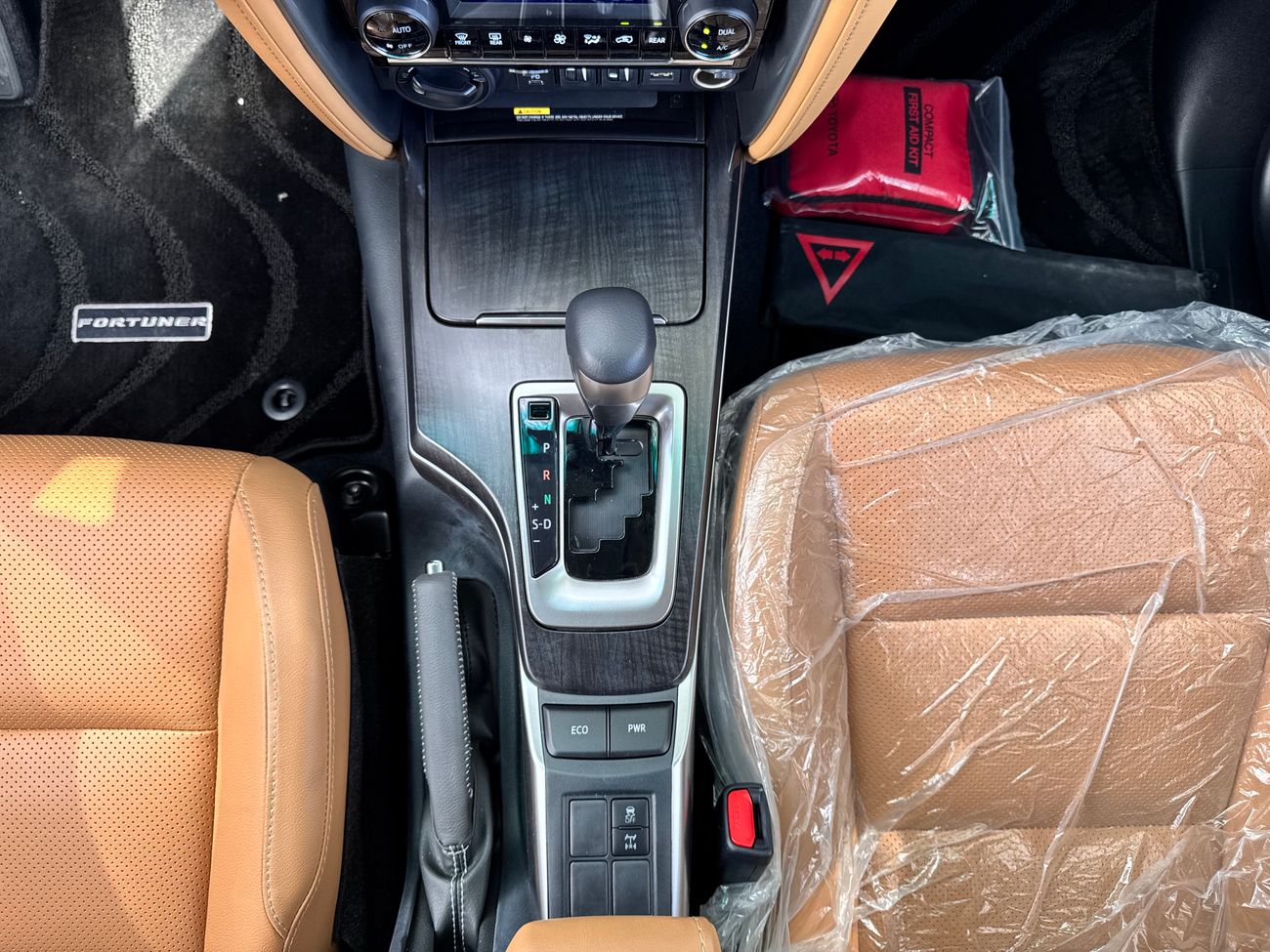 Toyota Fortuner 2024 V6 4.0L 4X4 PETROL AT 7-SEATS GCC BRAND NEW 0KM