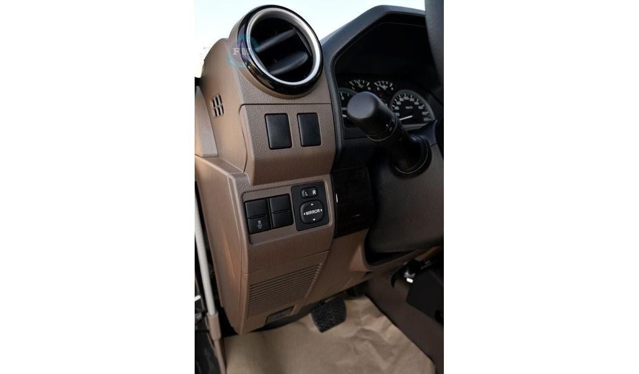 تويوتا لاند كروزر بيك آب 79 Double Cabin LX-Z 2.8L Diesel 4WD 5 Seater Automatic