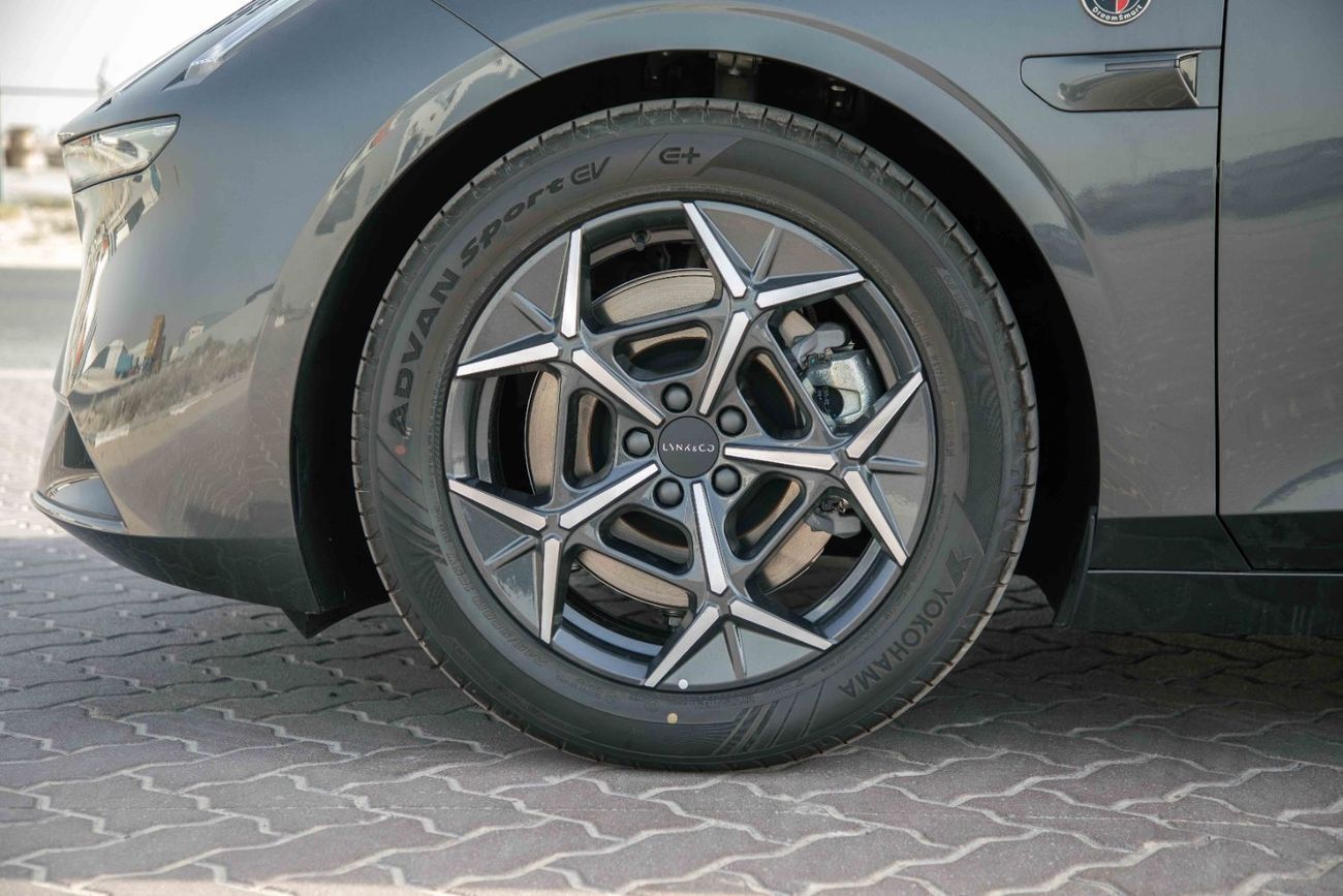 لينك أند كو Z10 2025 Lynk & Co Z10 Max - Fluid Grey Inside Beige