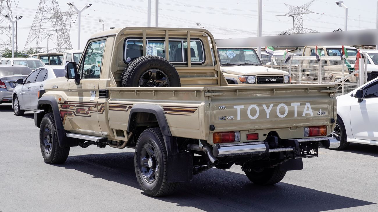 تويوتا لاند كروزر بيك آب LX 4.0 L V6