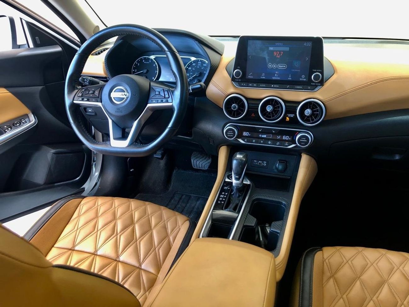 Nissan Sentra SL Nissan Sentra SV 2020-USA top of range ‎نيسان سينترا sv 2020 وارد أعلى مواصفات  2.0L V4