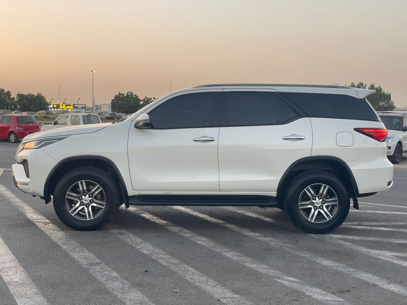 Toyota Fortuner 2022 Toyota Fortuner EX.R 2.7L V4 MidOption+ With Sensors - No Accident - 7 Seater - 4x4 AWD -