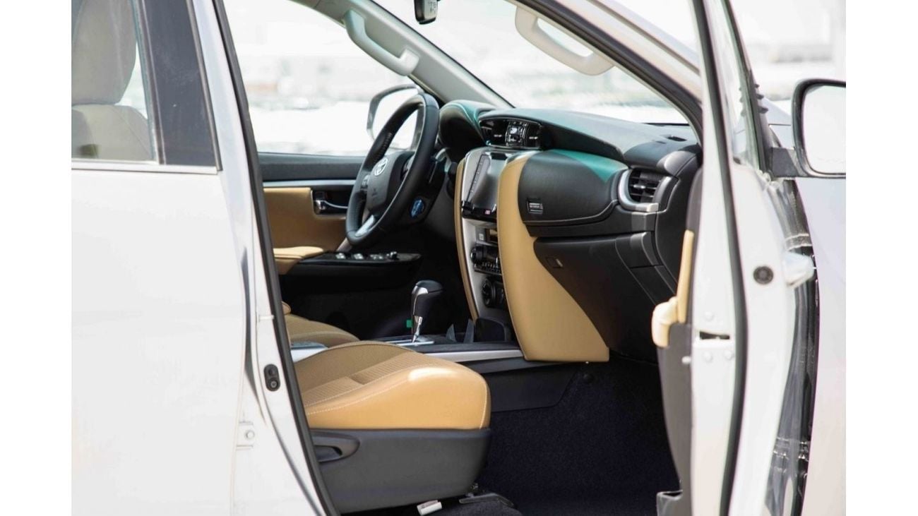 Toyota Fortuner 2023 Toyota Fortuner 4X4 2.8 18'I AL - Silver inside Chamois | Export Only