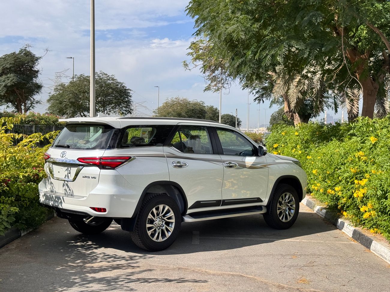 Toyota Fortuner 2024 V6 4.0L 4X4 PETROL AT 7-SEATS GCC BRAND NEW 0KM