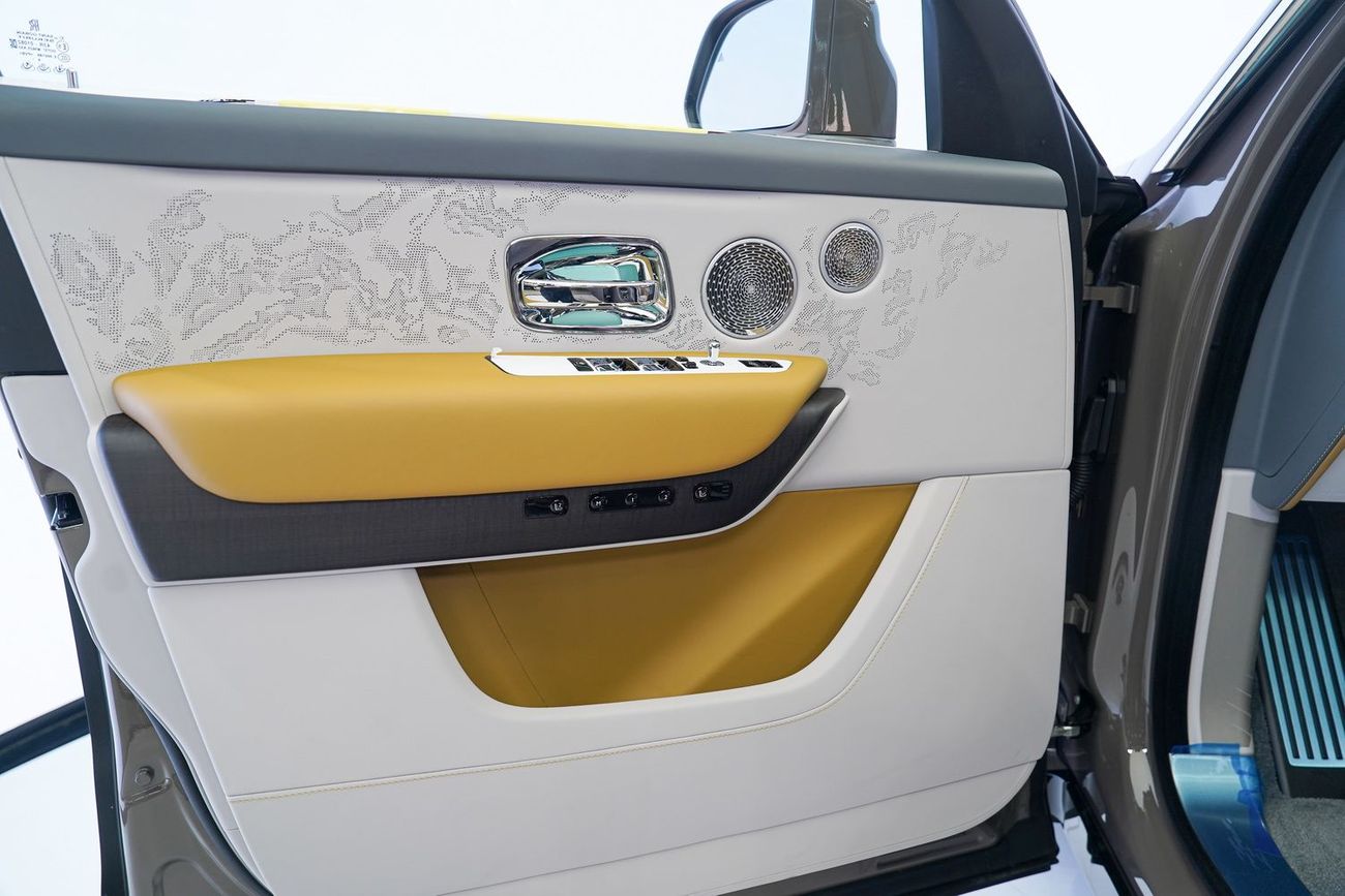 Rolls-Royce Cullinan SILVER BADGE