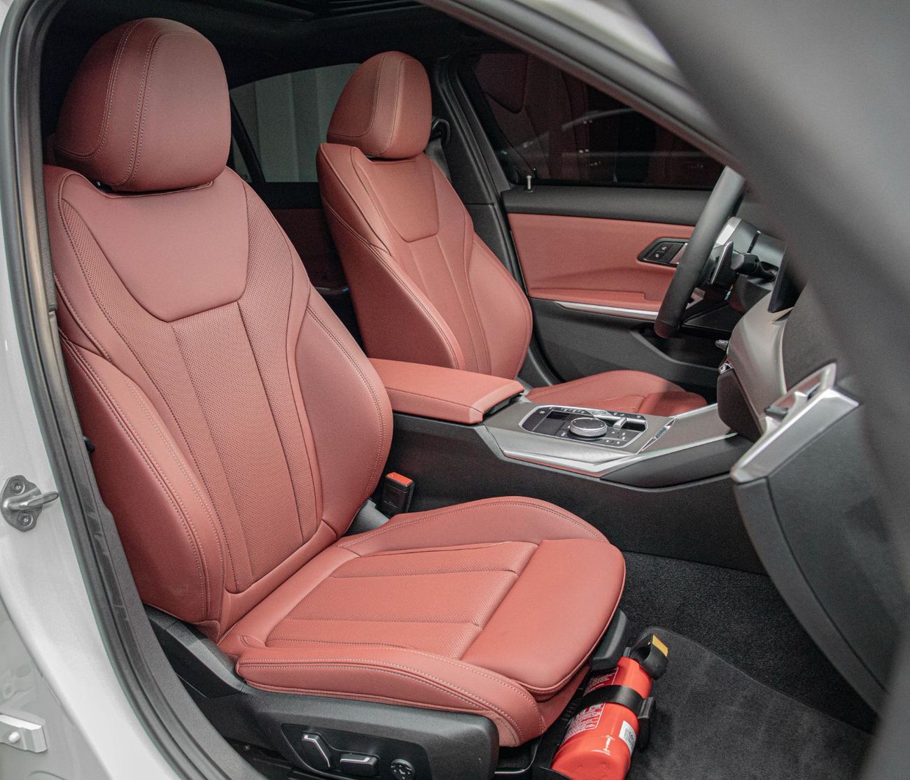 BMW 318i M-Sport • Agency Warranty + Service Contract 2030 • GCC