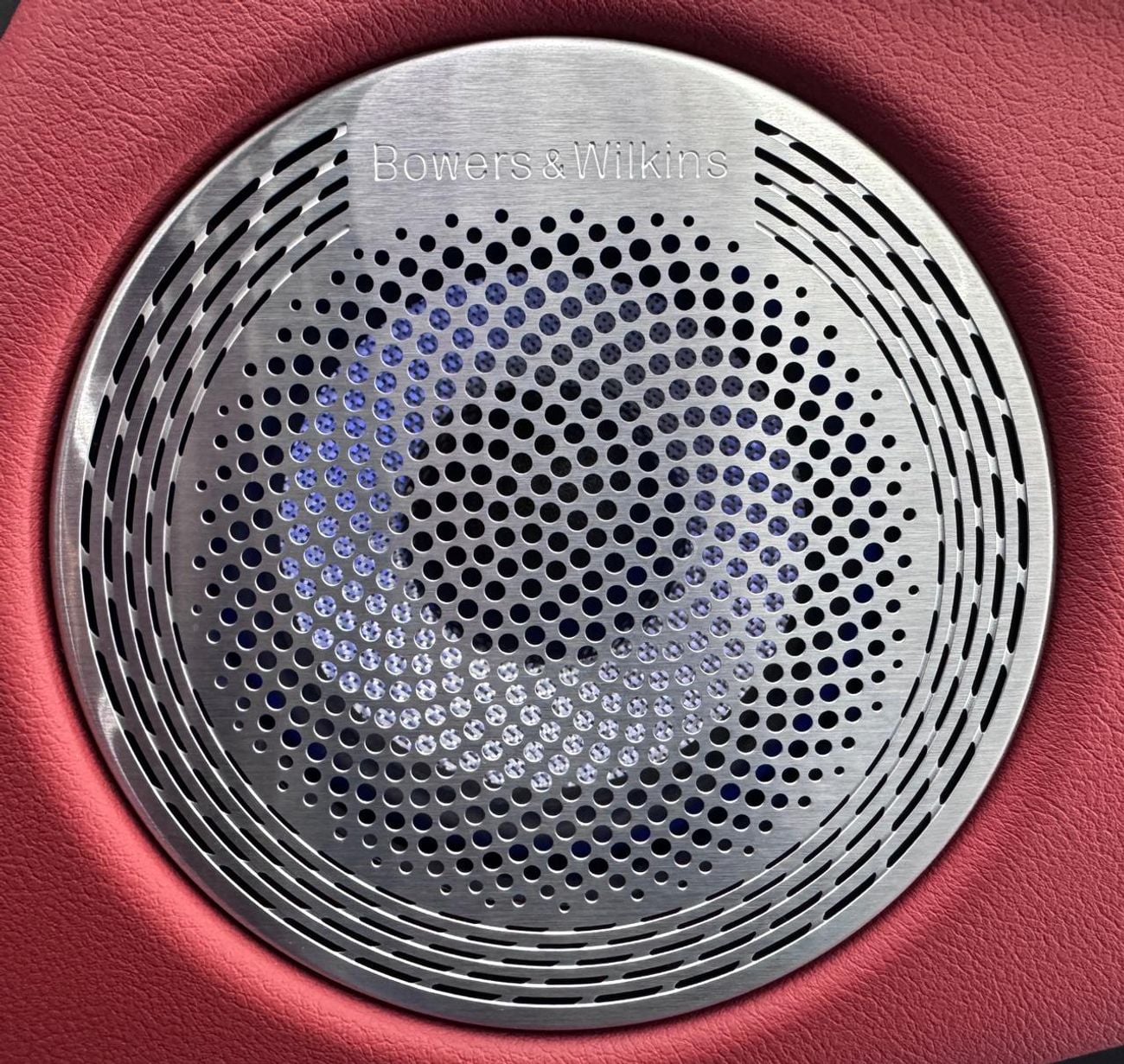 بي أم دبليو XM 4.4L, Twin Turbo V8 +Electric motor,653Hp,8-Speed Automatic ,AWD