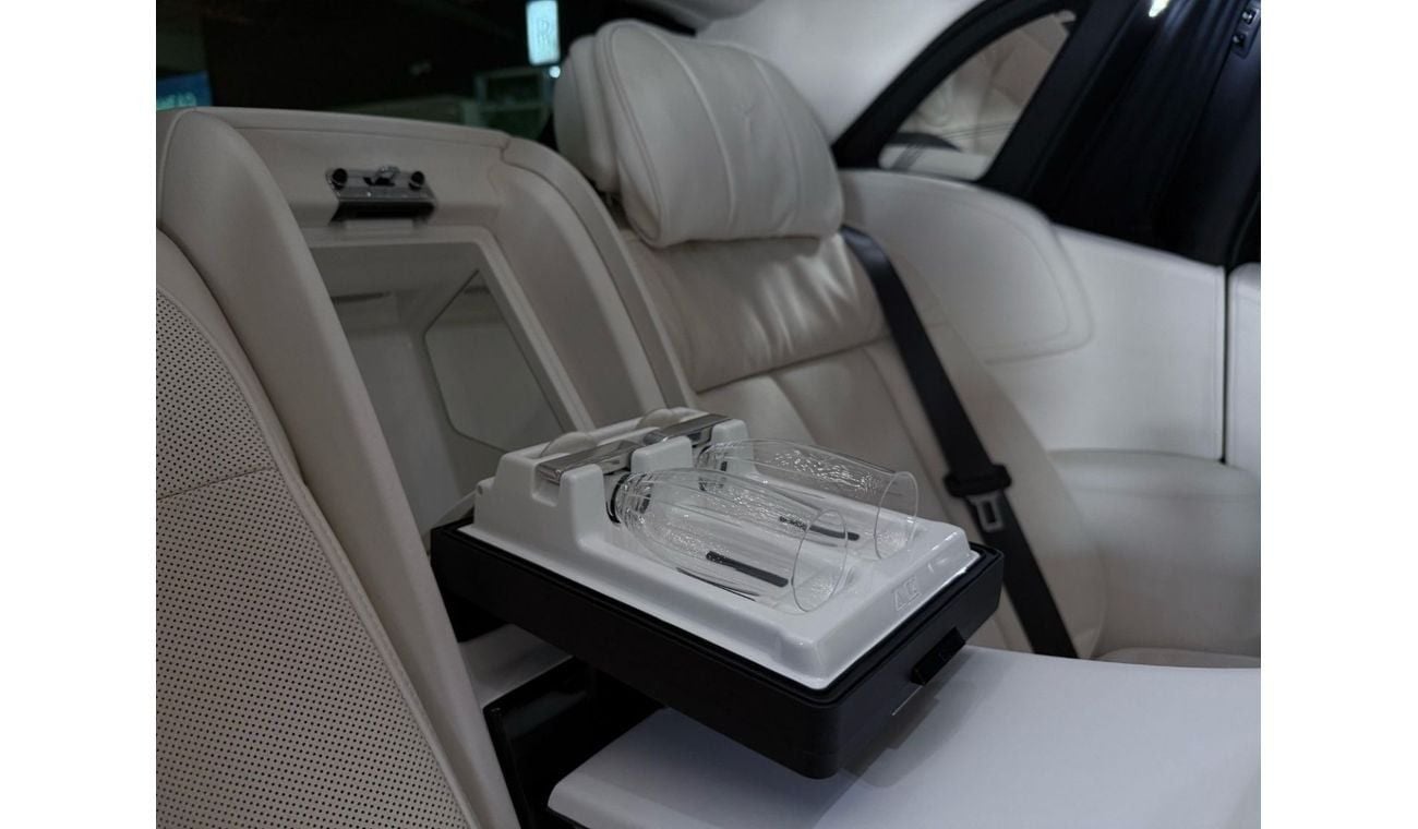 رولز رويس فانتوم EWB 6.8L 2022 Rolls-Royce Phantom EWB-Mint Condition-Warranty and Service contracts available