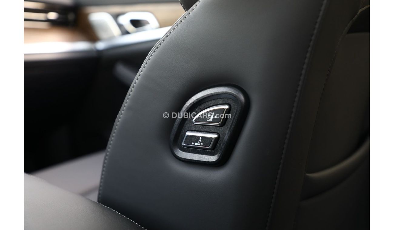 Skywell ET5 With service contract of 2 years/ 60,000KM - All Electric SKYWELL ET5