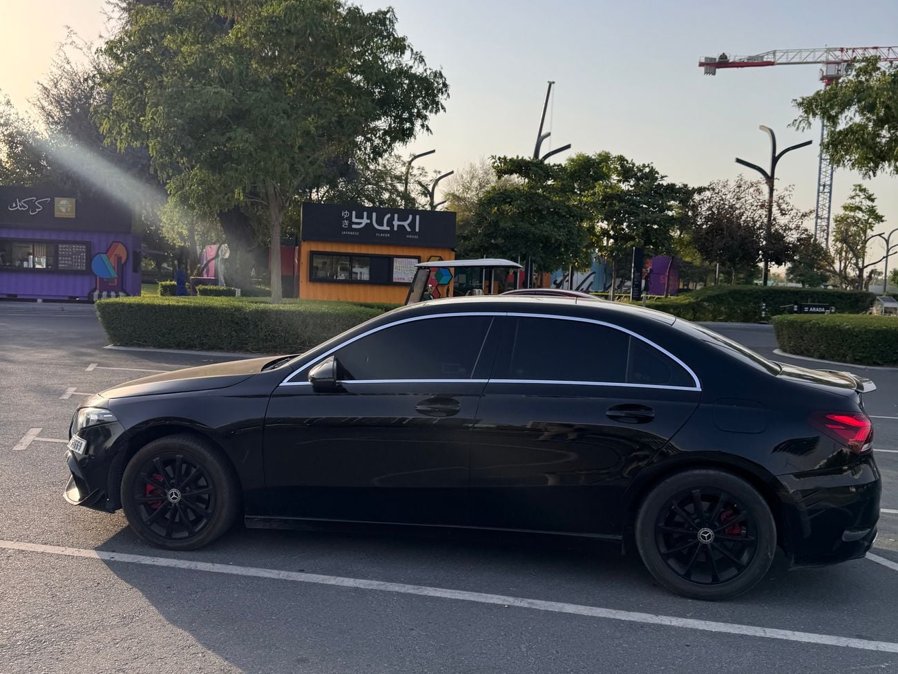 مرسيدس بنز A 220 188-hp turbocharged 2.0-liter 4-cylinder