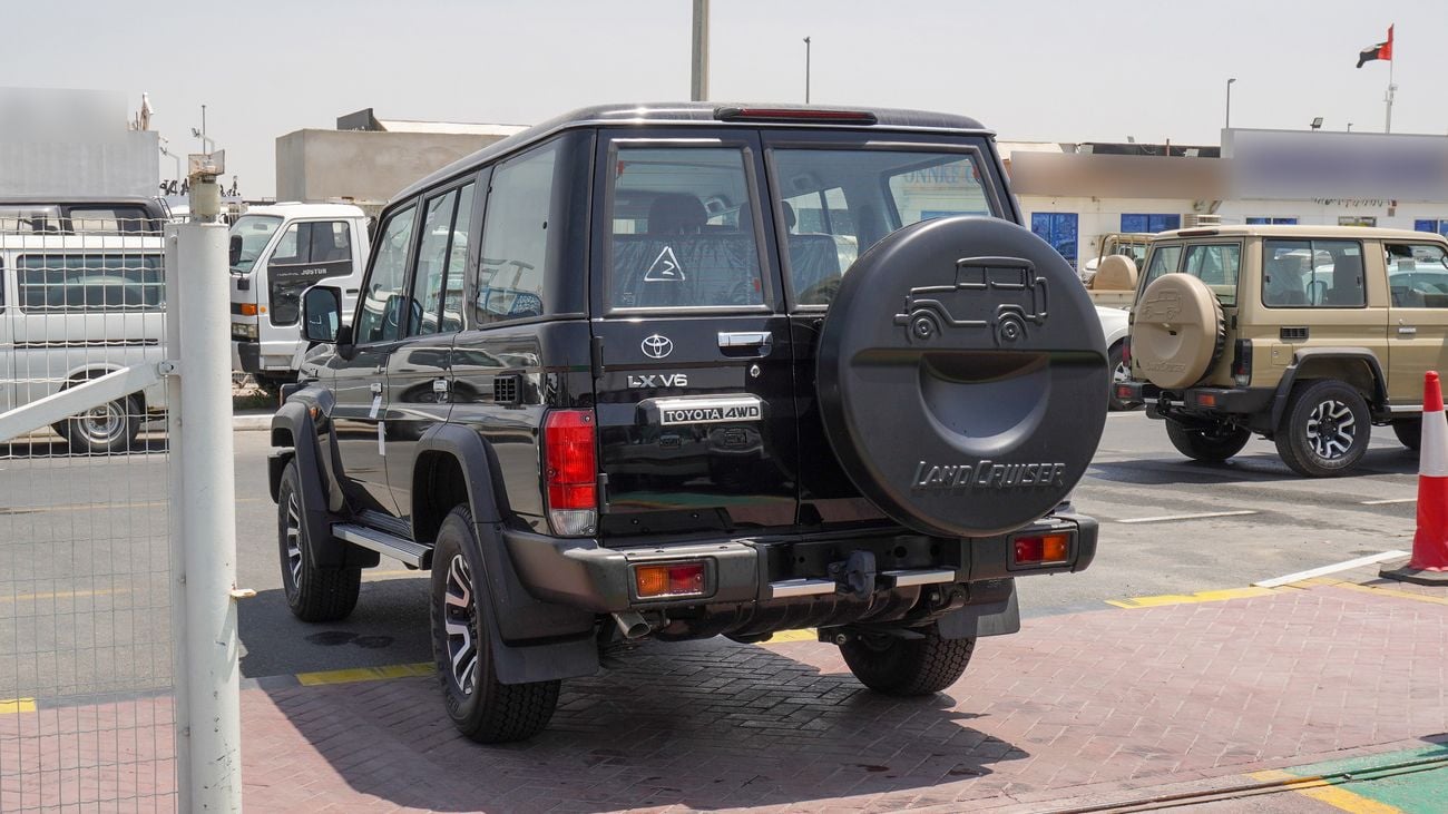 تويوتا لاند كروزر 70 LX 4.0L V6 A/T