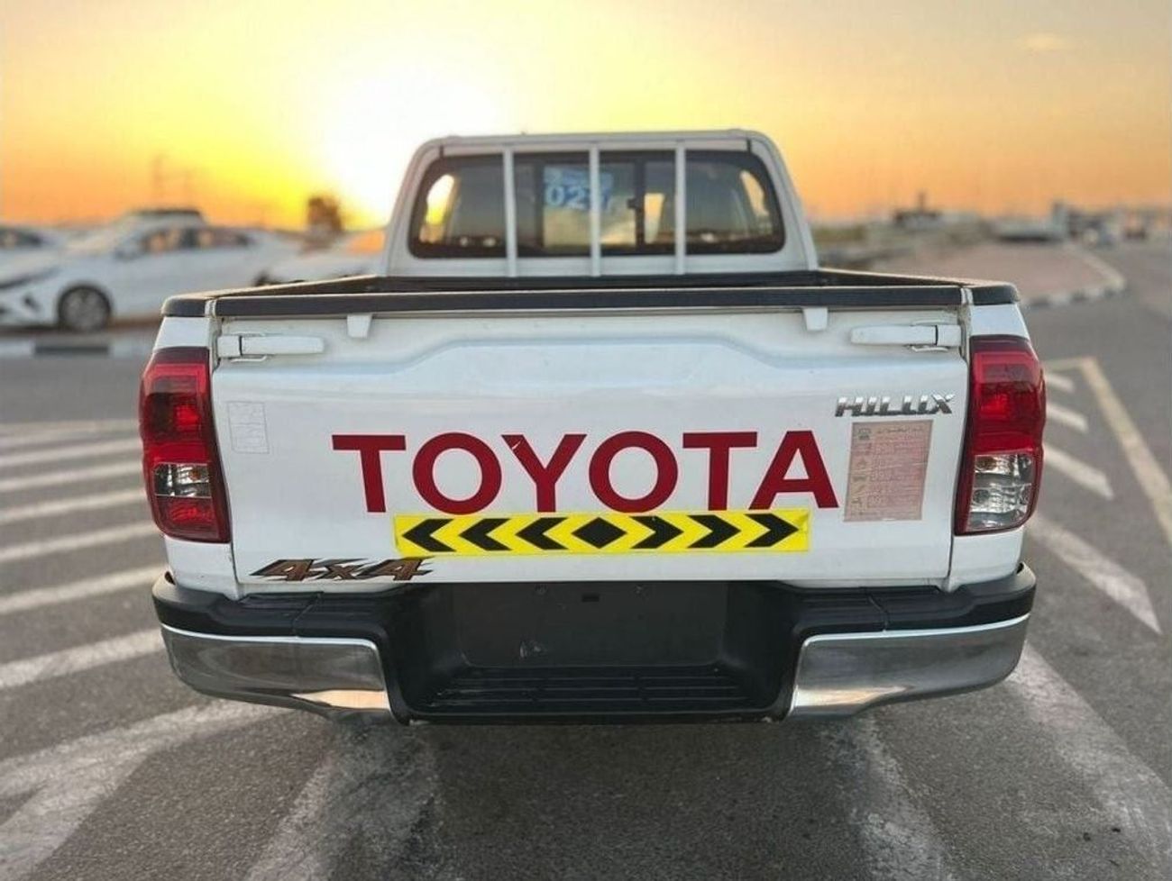 تويوتا هيلوكس 2021 TOYOTA HILUX 2.4L V4  Gcc*DIESEL* MANUAL TRANSMISSION  +POWER WINDOW + 4X4  - DOUBLE CABIN
