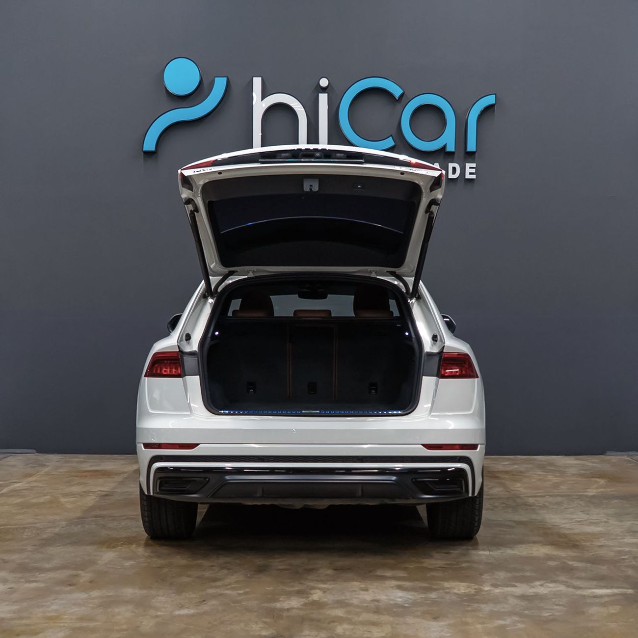 أودي Q8 55 TFSI quattro S-Line 3.0L (340 HP) AED 2,490 pm • 0% Downpayment • Audi Q8 55 TFSI S-Line • 1 Year