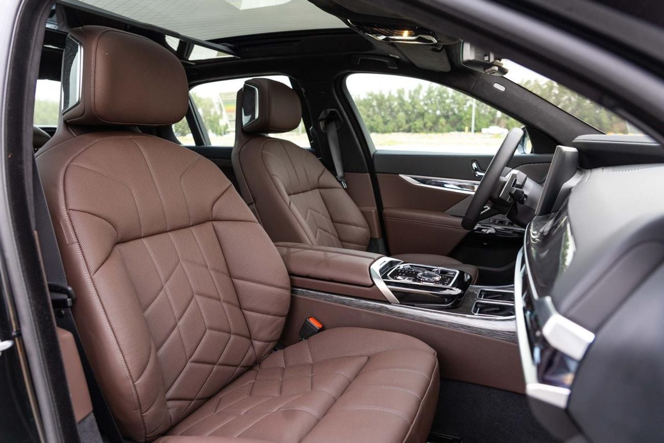 BMW 735i BMW 735i Luxury Kit + M Kit MasterClass – 2026 | GCC | Only 3,124 KM | AED 419,000