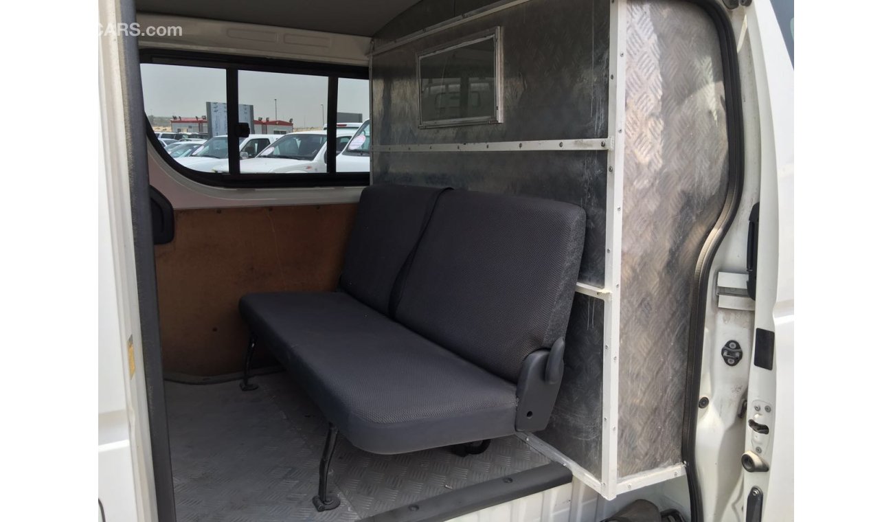 تويوتا هاياس 6 SEATER GLASS VAN