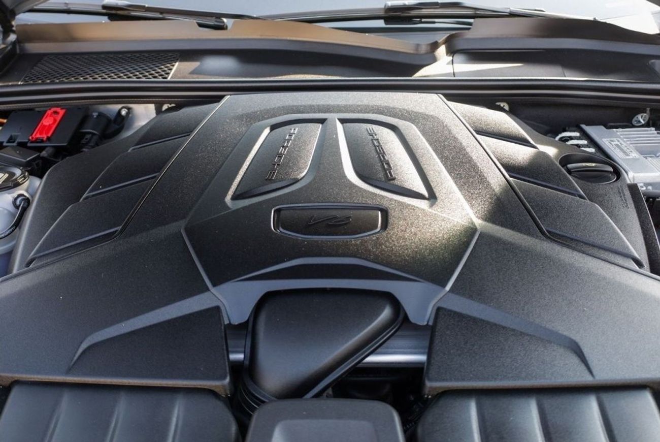 بورش كايان Porsche Cayenne 2024 GCC under Agency Warranty with Flexible Down-Payment.