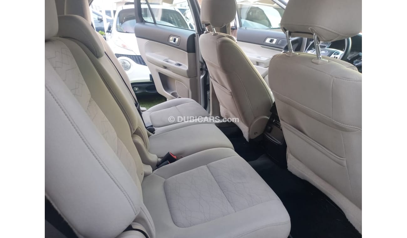 Ford Explorer 2014 GCC model, without accidents, cruise control, rear spoiler sensors, in excellent condition