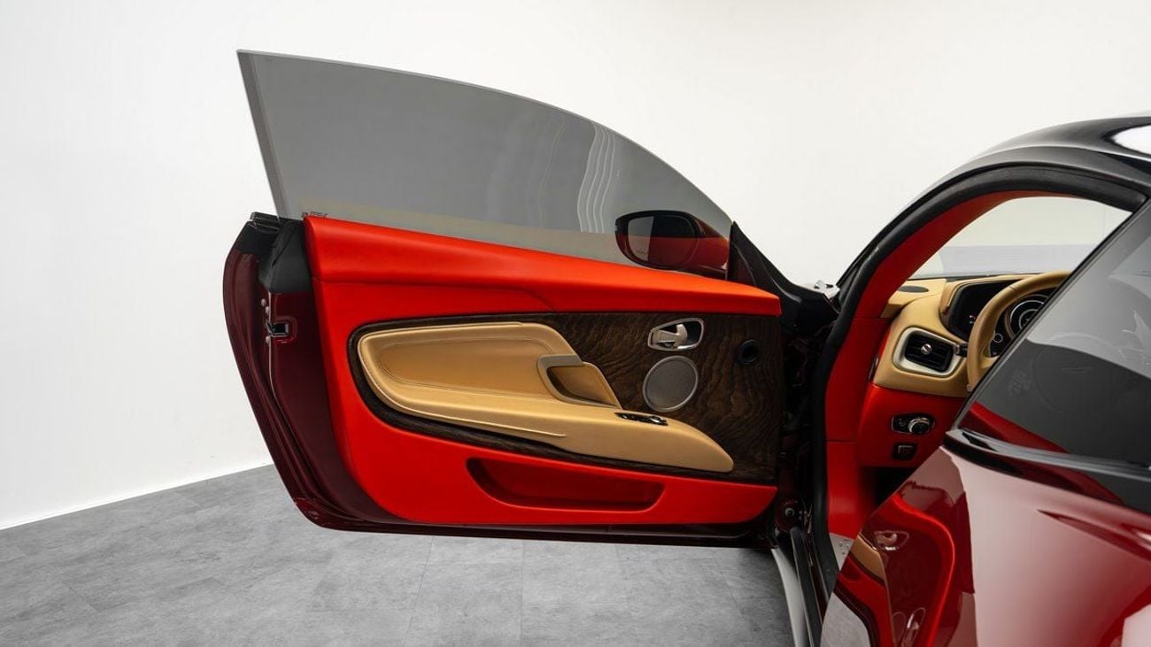 أستون مارتن DB11 V12 - Q Exclusive - 2018 - GCC