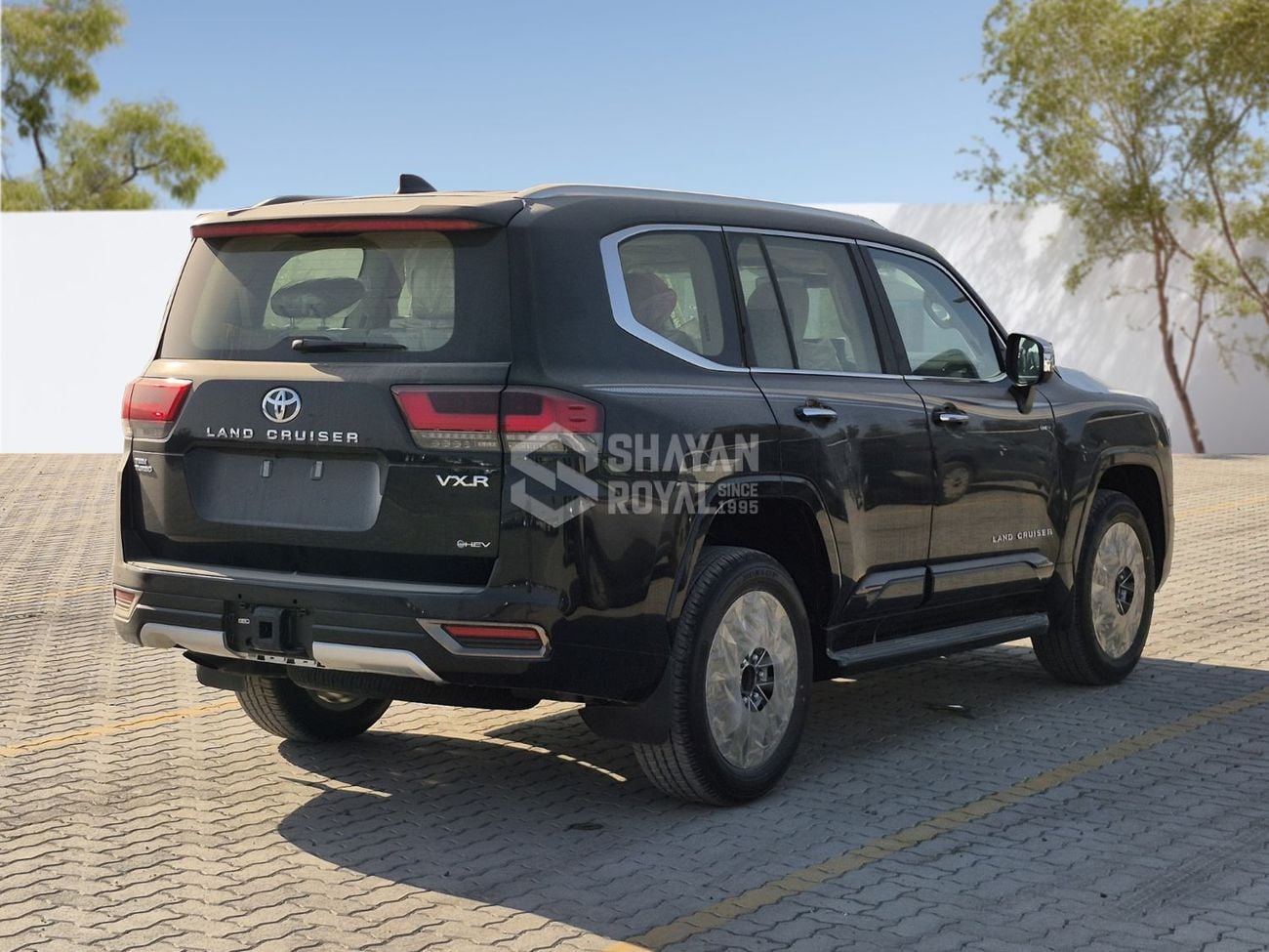 تويوتا لاند كروزر LC300 VXR-FULL OPTION 3.5L HEV 457TT AT | 7-SEATS | JBL | 360 CAMERA | SOFT DOOR CLOSING| 2026MY